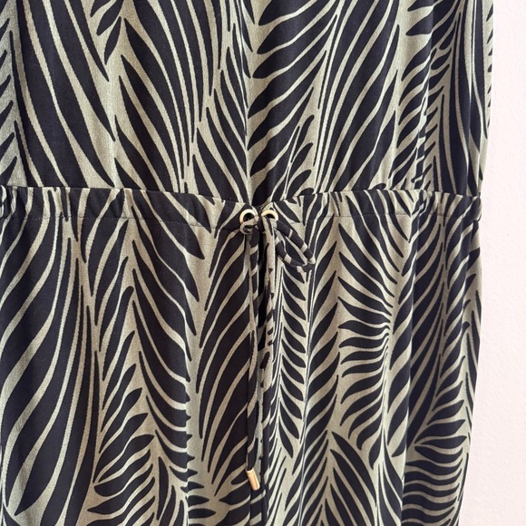 Chico's Travelers Tie Waist Jumpsuit Cropped Slinky Knit Size 3 XL (16-18) - Picture 5 of 9